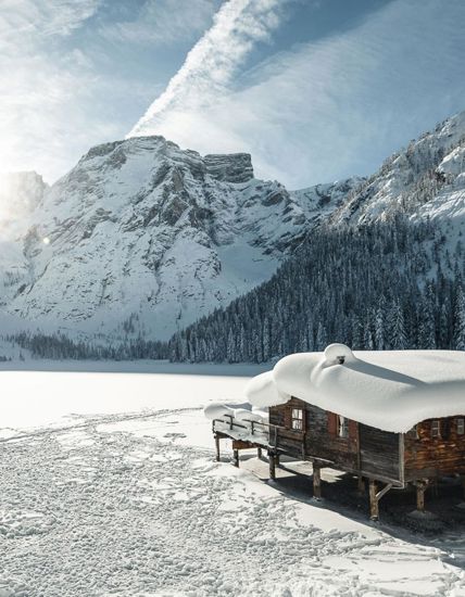 Lago di Braies/Pragser Wildsee Lake in winter