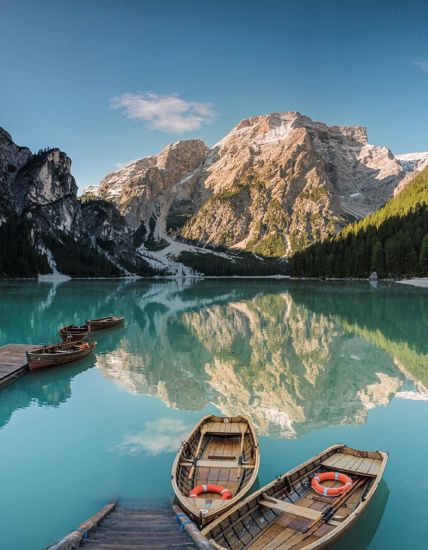 Rowing boats on the Lago di Braies/Pragser Wildsee