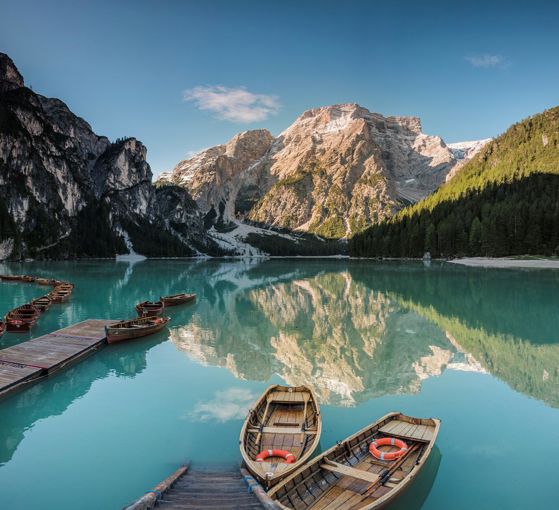 Rowing boats on the Lago di Braies/Pragser Wildsee