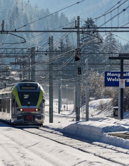 Un treno in inverno