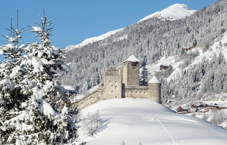 The snow-covered Heinfels Castle