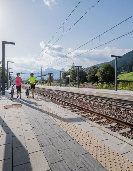 Mit dem Rad am Bahnsteig