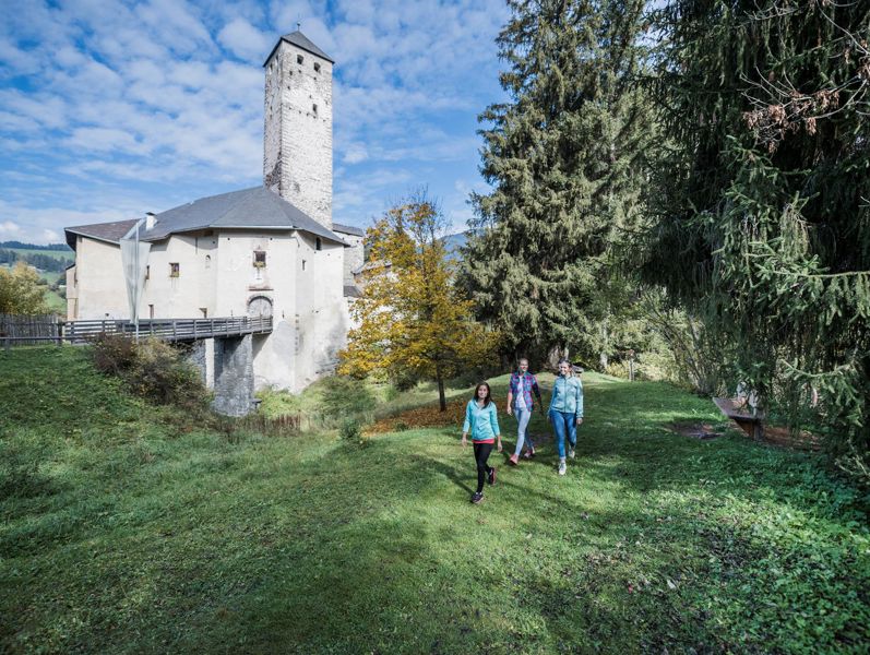 Autumn hike to Welsperg Castle