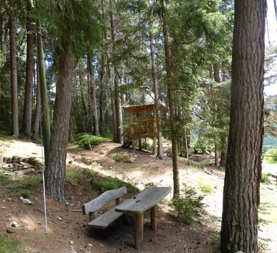 Kinderspielplatz, Barfußwanderweg