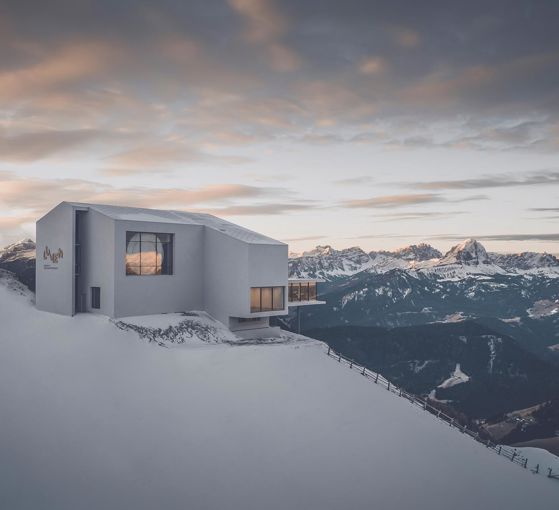 LUMEN - House of Mountain Photography